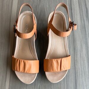 Vionic Women's Aileen Melon Crinkle Quarter Strap Sandals Size 9